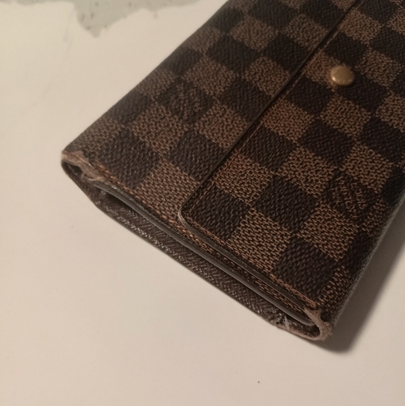 Authentic Louis Vuitton Damier Sarah Longwallet - Picture 3 of 12